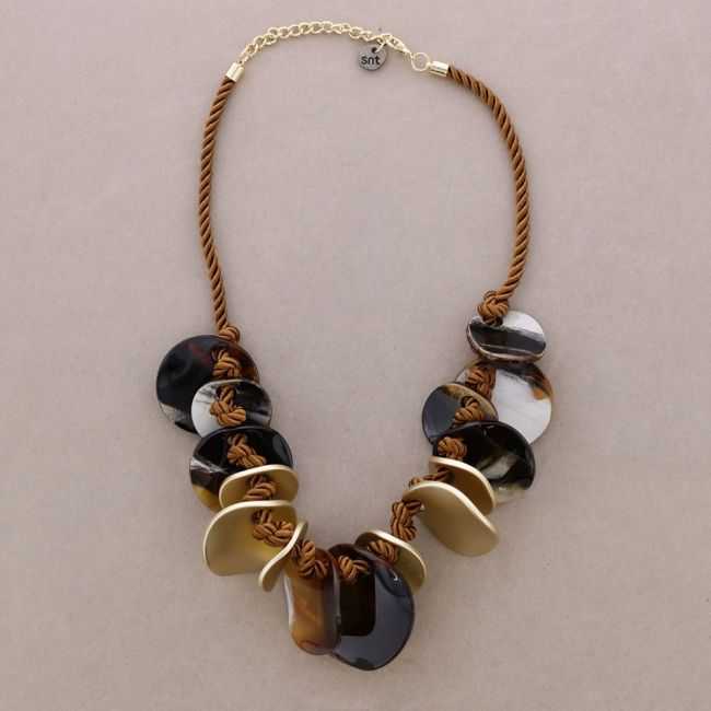 CHOKER WITH LEAVES AND RESIN