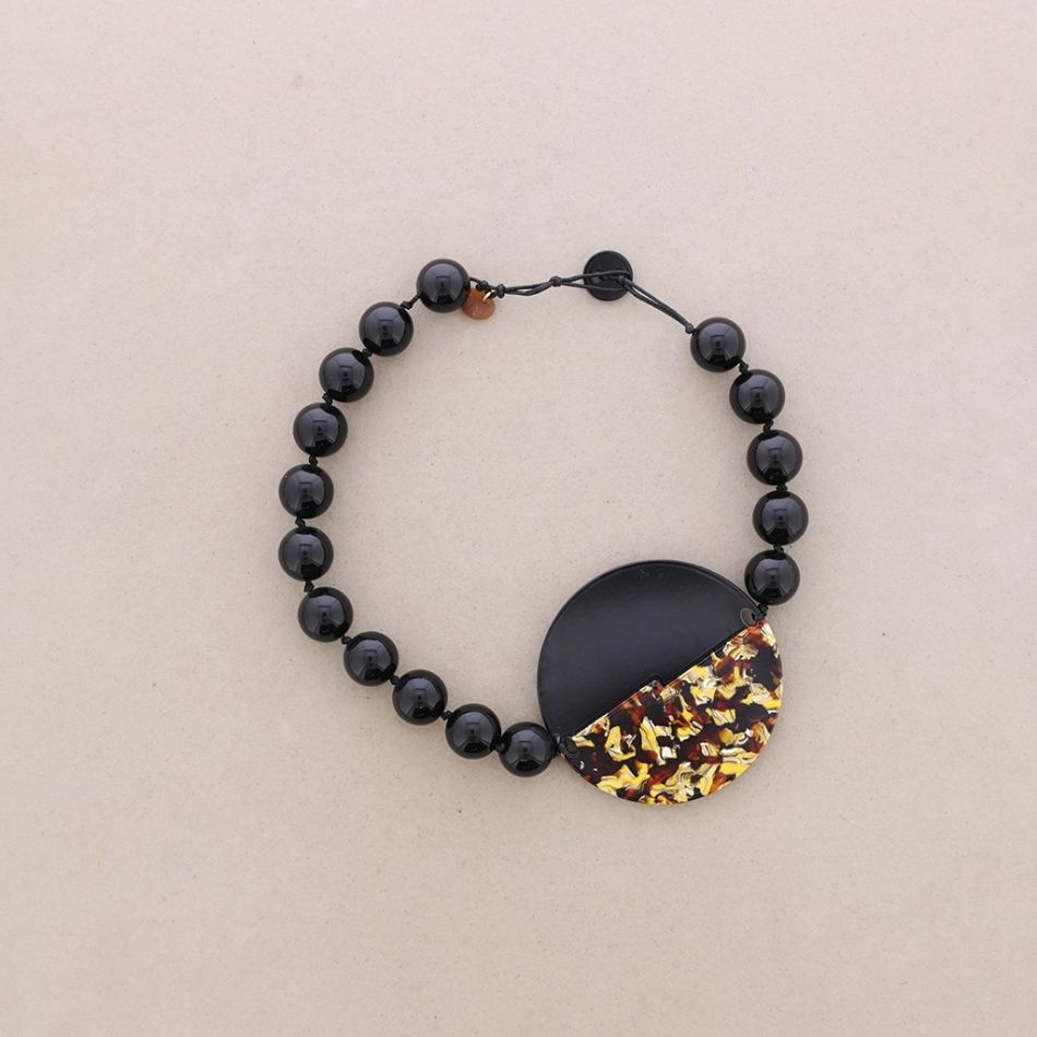 RESIN STAMPED MEDALLION BALL SHORT NECKLACE