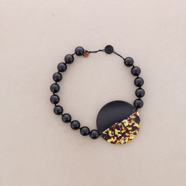 RESIN STAMPED MEDALLION BALL SHORT NECKLACE