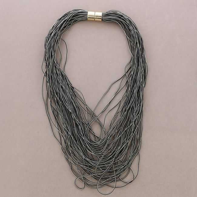 MULTI-STRAP ELASTIC CHOKER