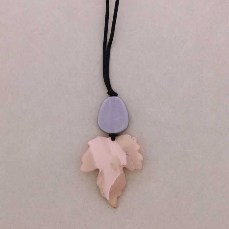 LONG RESIN LEAF PENDANT NECKLACE