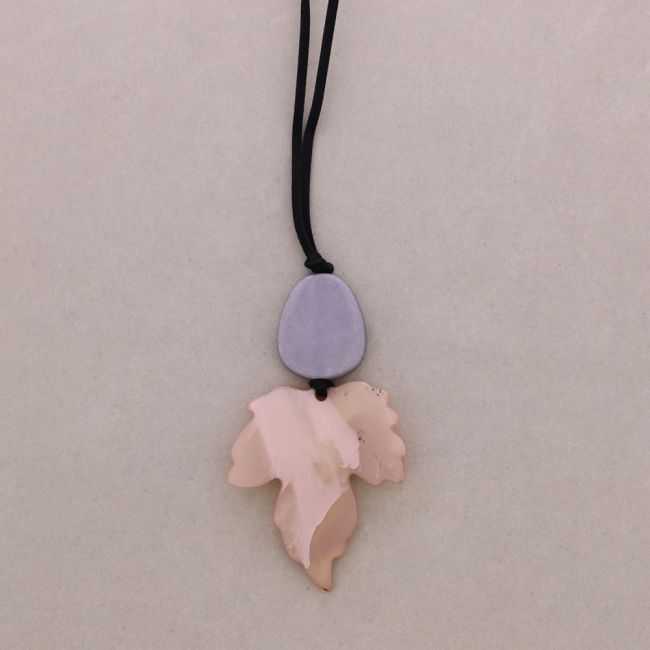 LONG RESIN LEAF PENDANT NECKLACE