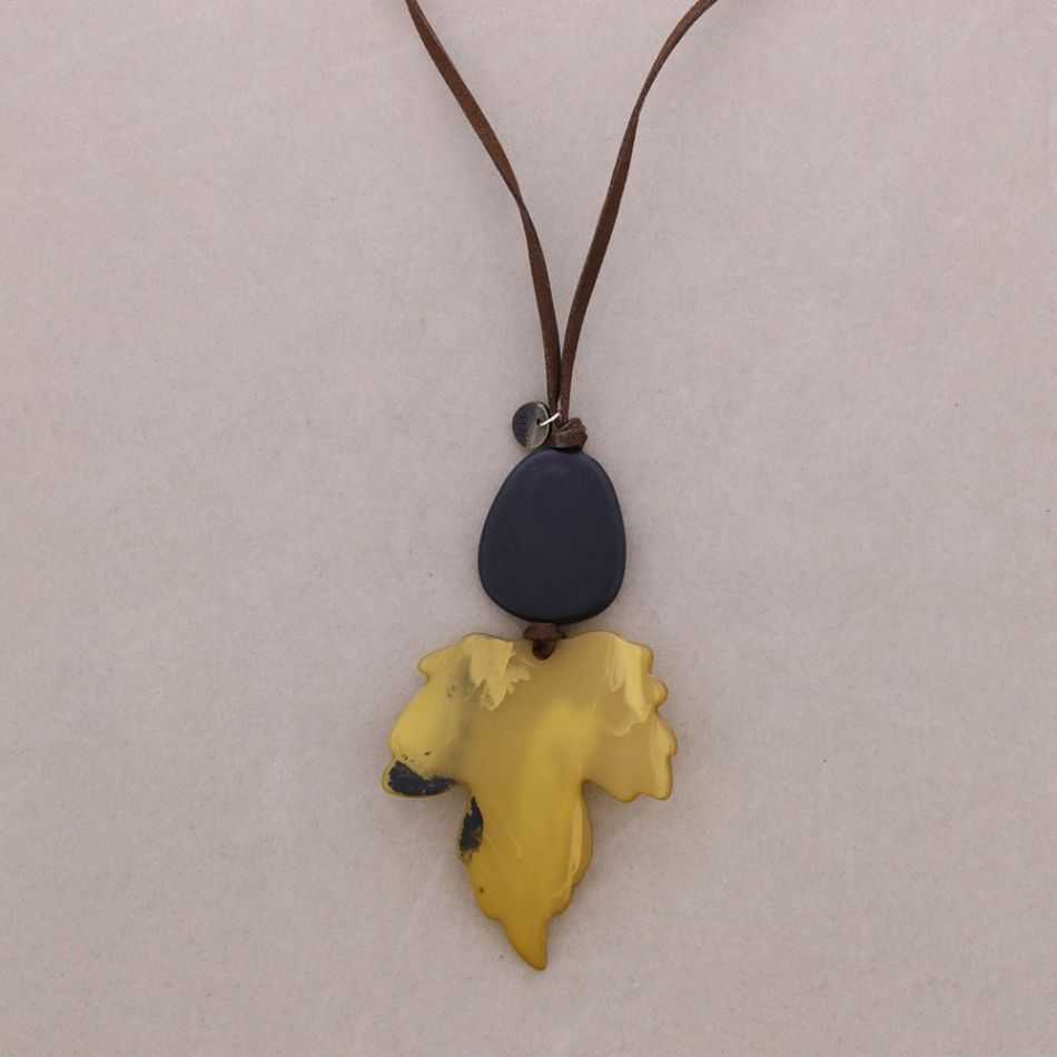 COLLAR LARGO COLGANTE HOJA RESINA