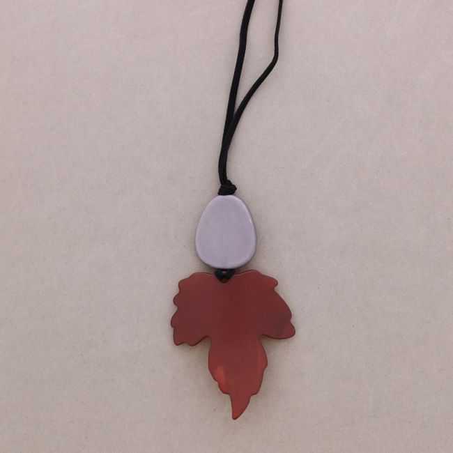 LONG RESIN LEAF PENDANT NECKLACE