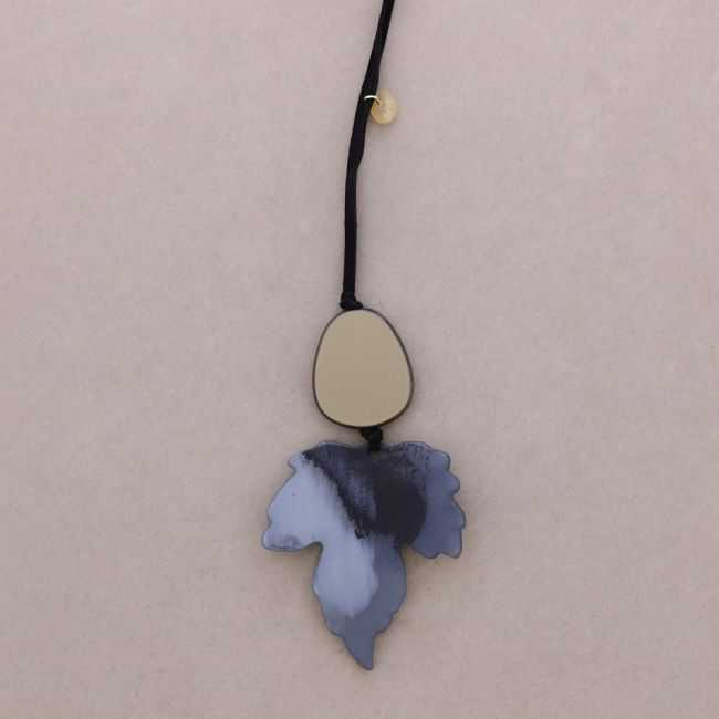LONG RESIN LEAF PENDANT NECKLACE