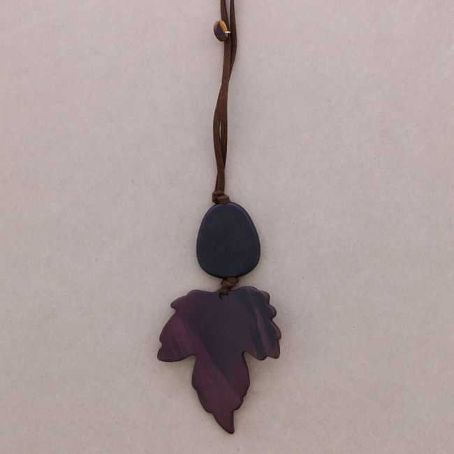 LONG RESIN LEAF PENDANT NECKLACE