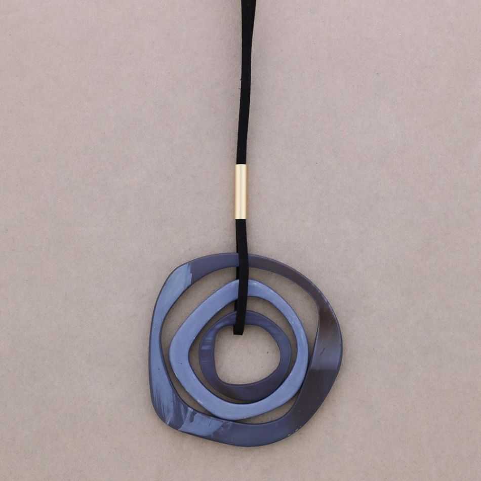 TRIPLE RESIN RING PENDANT LONG NECKLACE