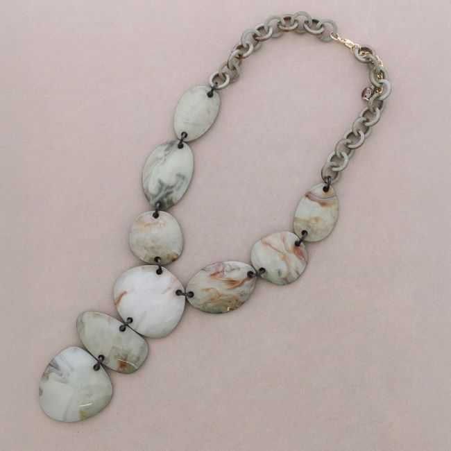 COLLAR CUENTAS MEDALLAS COLGANTE RESINA