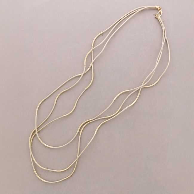 COLLAR LARGO CORDÓN SINTÉTICO TRIPLE TIRAS TUBOS METAL