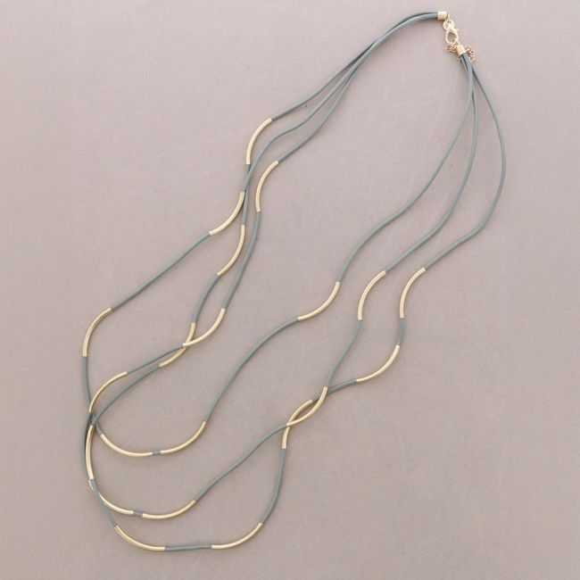 COLLAR LARGO CORDÓN SINTÉTICO TRIPLE TIRAS TUBOS METAL