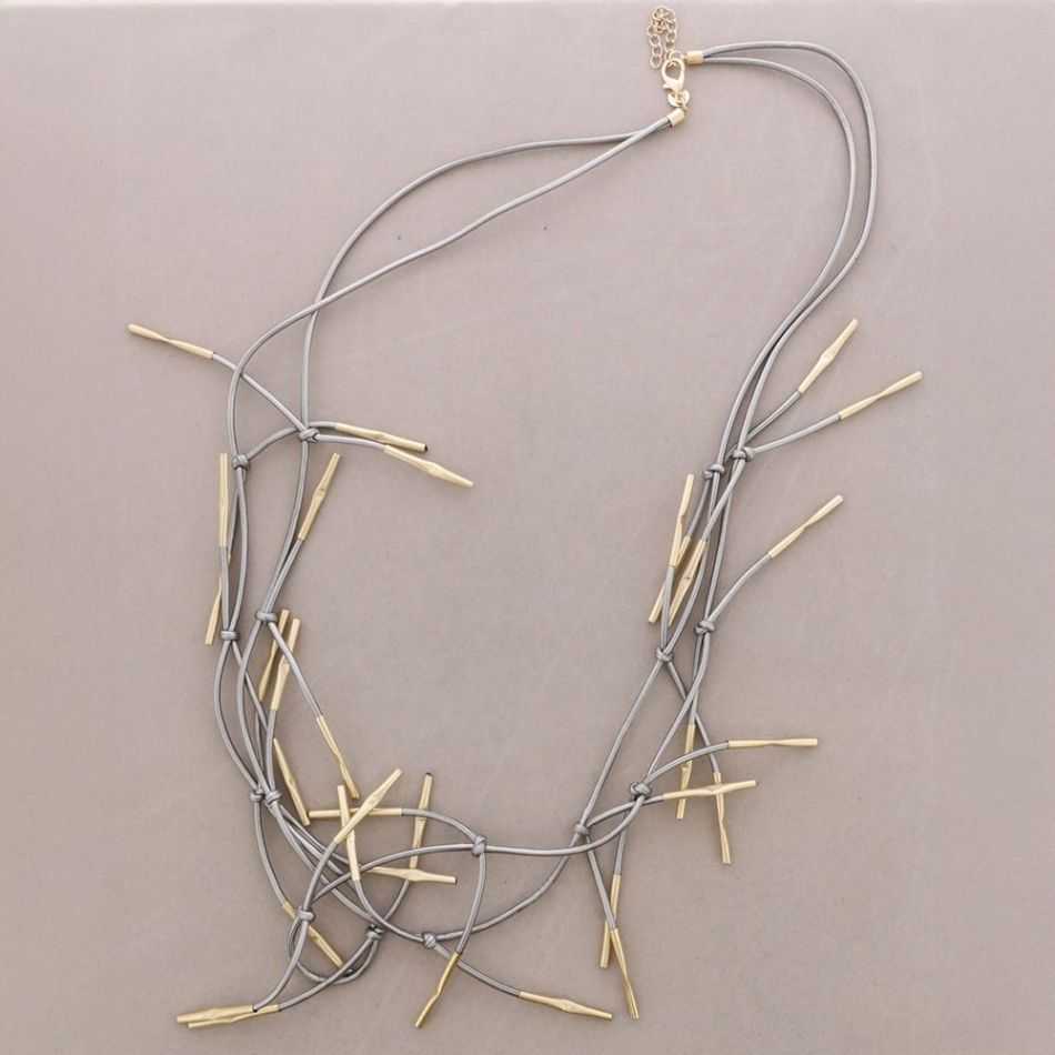 COLLAR LARGO CORDÓN SINTÉTICO DOBLE TIRAS FLECOS METAL