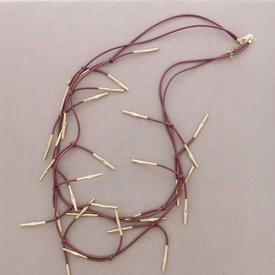 COLLAR LARGO CORDÓN SINTÉTICO DOBLE TIRAS FLECOS METAL