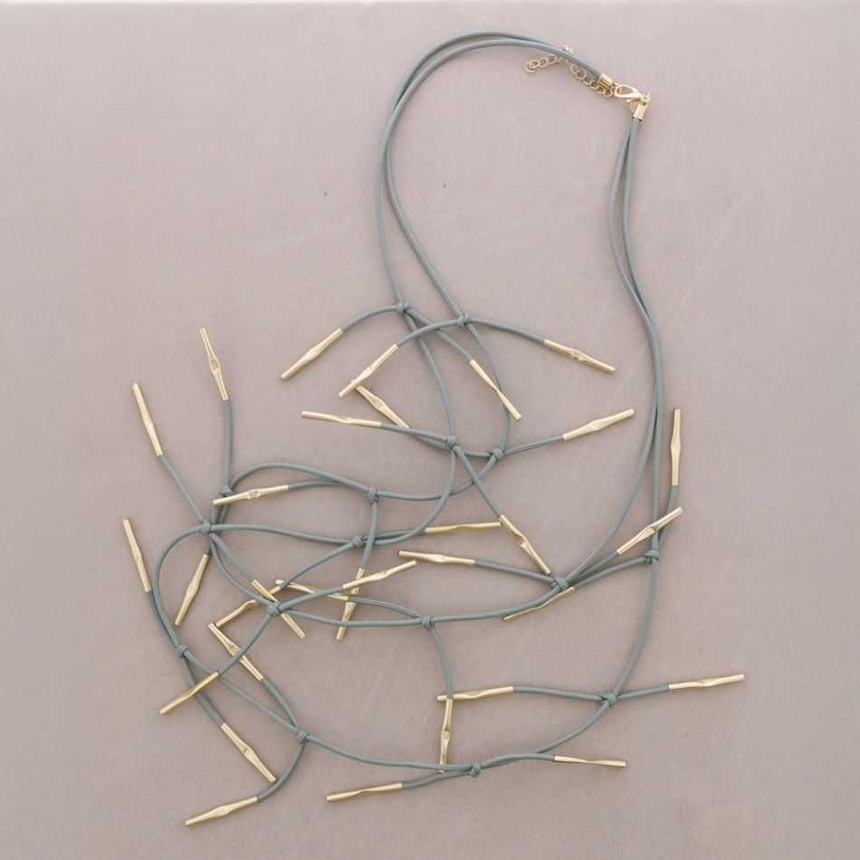 COLLAR LARGO CORDÓN SINTÉTICO DOBLE TIRAS FLECOS METAL