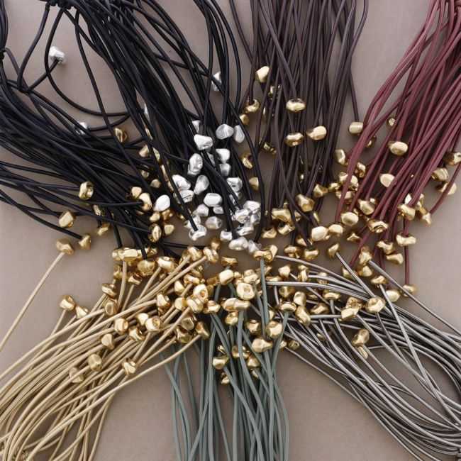 GARGANTILLA CORDÓN SINTÉTICO FLECOS CUENTAS METAL