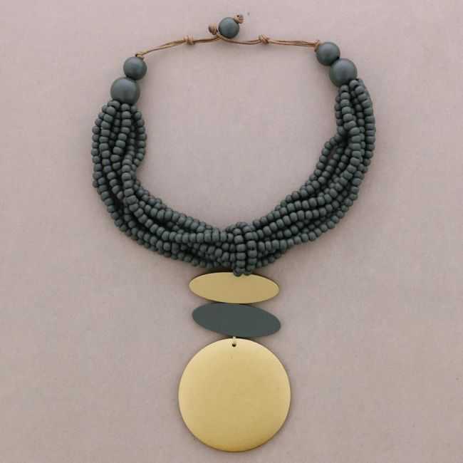 MULTI-WRAPPED CHOKER WITH WOODEN MEDAL PENDANTS