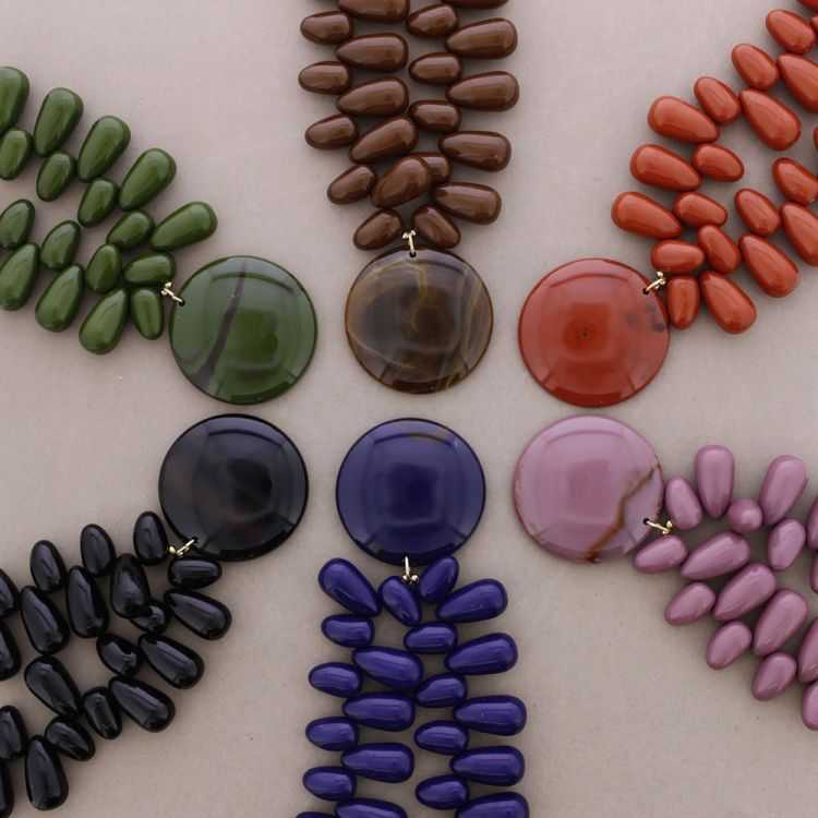 SHORT NECKLACE BEADS PENDANT MEDAL RESIN 2