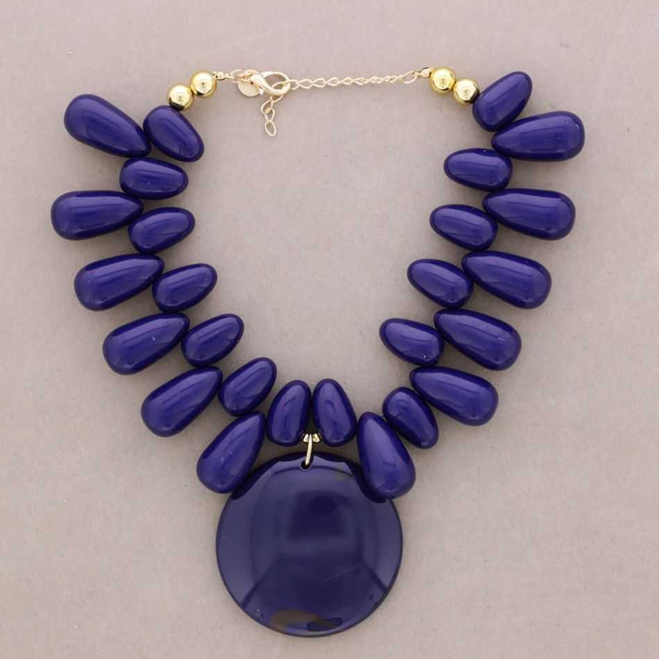SHORT NECKLACE BEADS PENDANT MEDAL RESIN