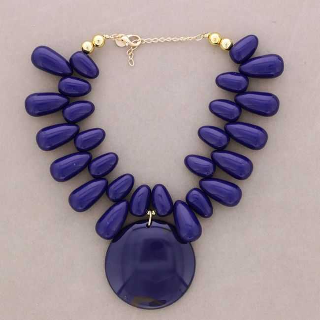 SHORT NECKLACE BEADS PENDANT MEDAL RESIN