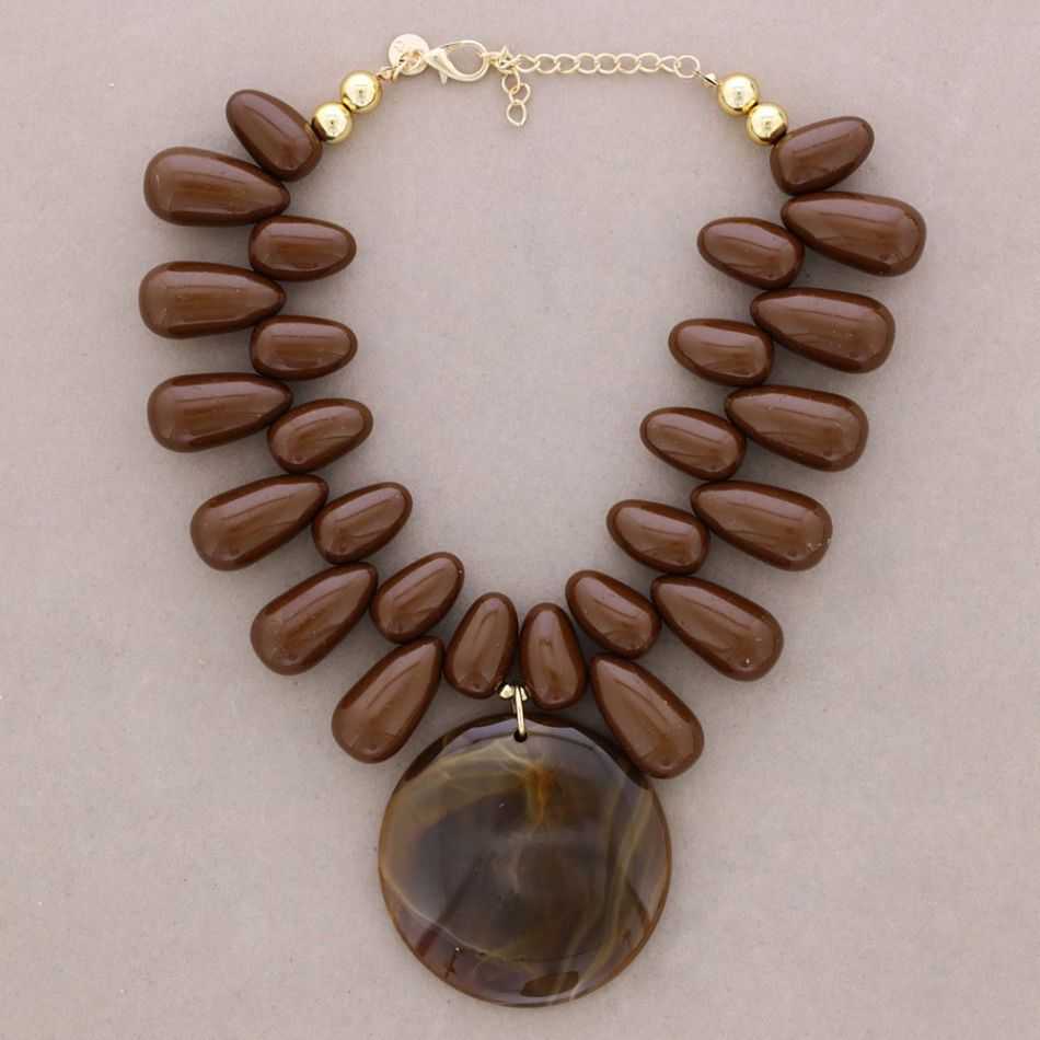SHORT NECKLACE BEADS PENDANT MEDAL RESIN
