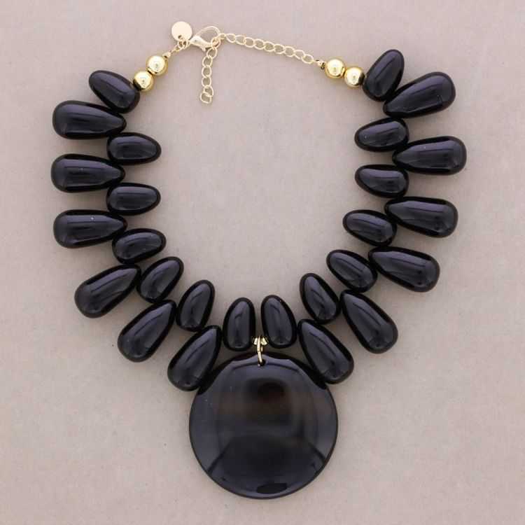 SHORT NECKLACE BEADS PENDANT MEDAL RESIN