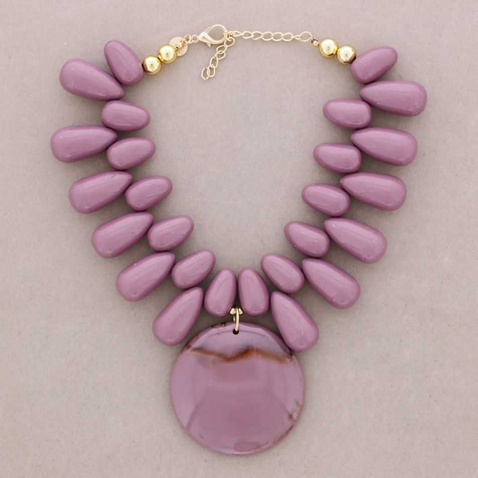 SHORT NECKLACE BEADS PENDANT MEDAL RESIN