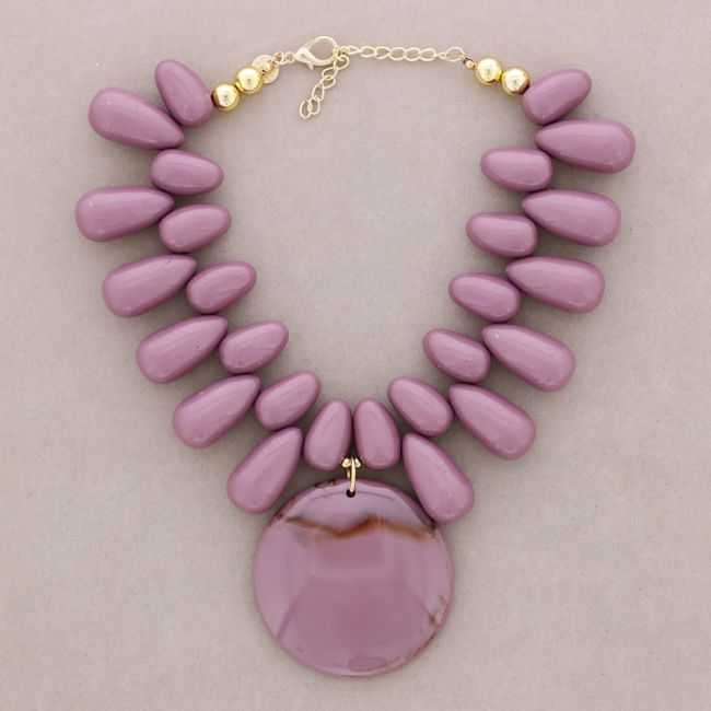 SHORT NECKLACE BEADS PENDANT MEDAL RESIN