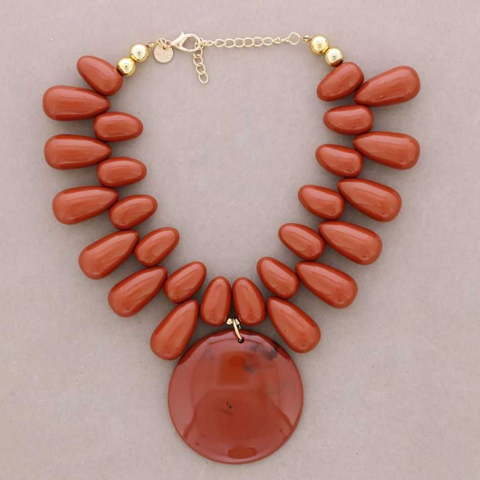 SHORT NECKLACE BEADS PENDANT MEDAL RESIN