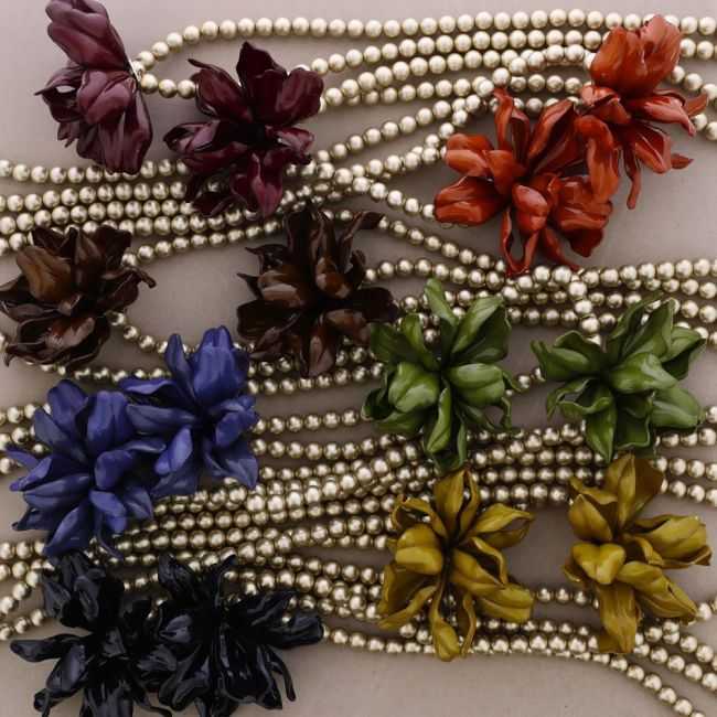 COLLAR LARGO DOBLE VUELTA DOBLE FLOR RESINA
