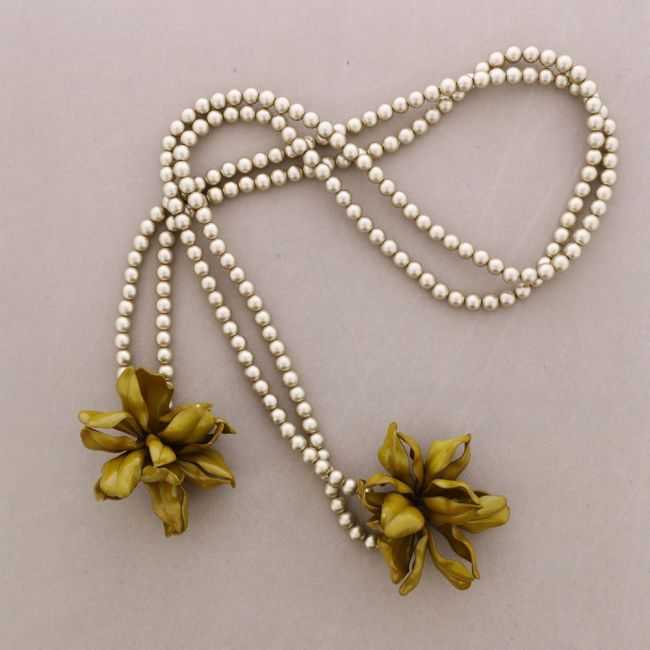 COLLAR LARGO DOBLE VUELTA DOBLE FLOR RESINA