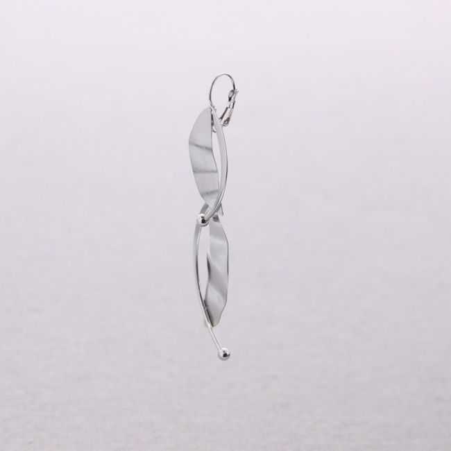 STEEL LEAF PENDANT EARRINGS