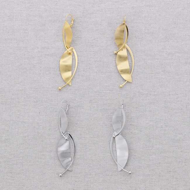 STEEL LEAF PENDANT EARRINGS
