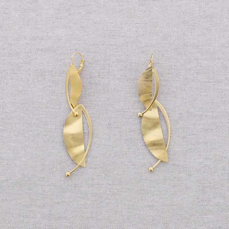 STEEL LEAF PENDANT EARRINGS 2