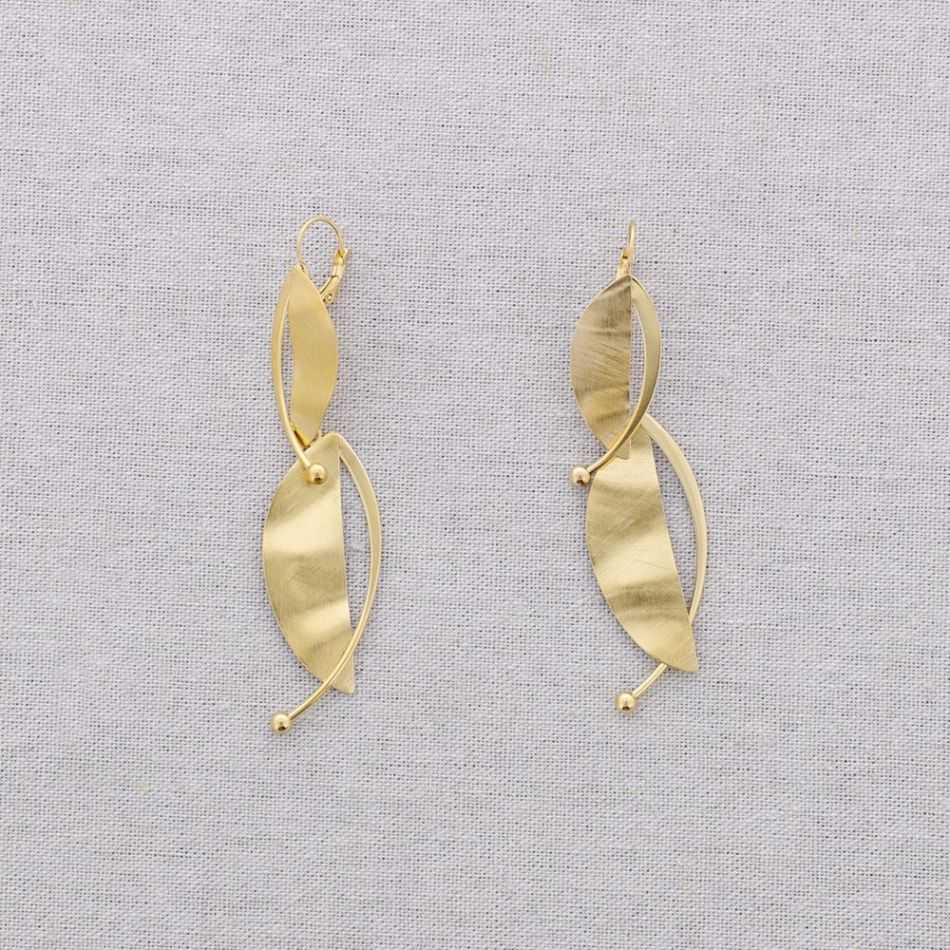 STEEL LEAF PENDANT EARRINGS