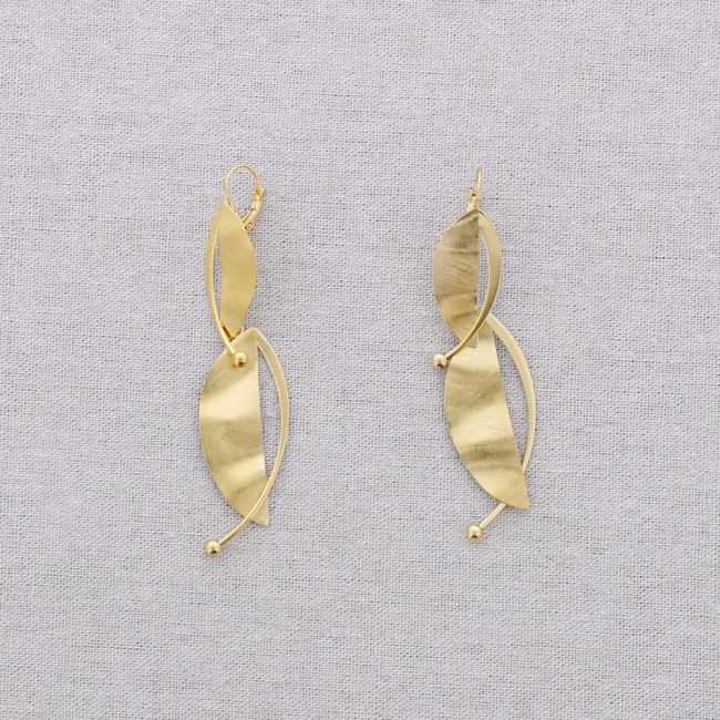STEEL LEAF PENDANT EARRINGS