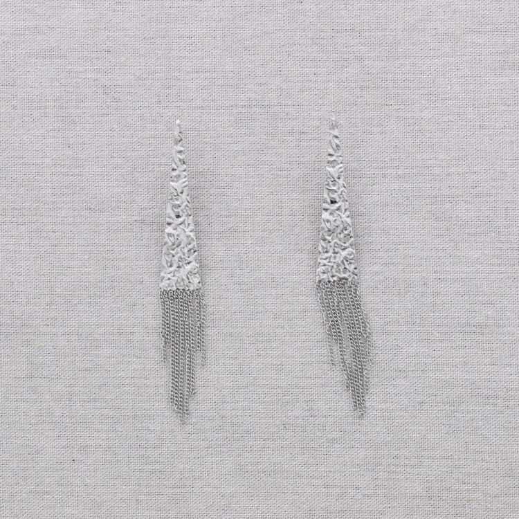 TRIANGULAR STEEL EARRINGS WITH FRINGE 2
