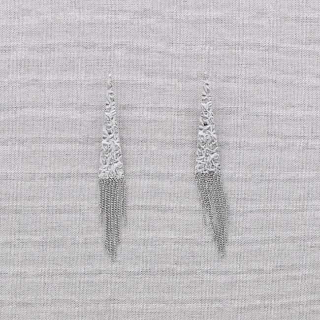 TRIANGULAR STEEL EARRINGS WITH FRINGE