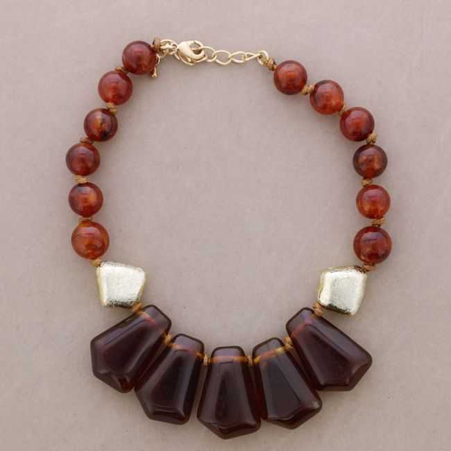 CHOKER WITH BEADS, METALLIC FINISH, AND RESIN