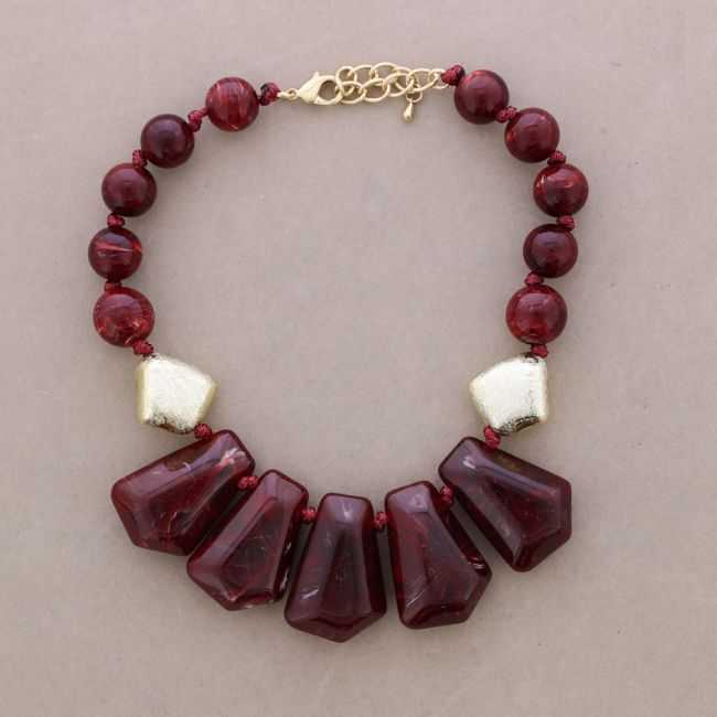 CHOKER WITH BEADS, METALLIC FINISH, AND RESIN