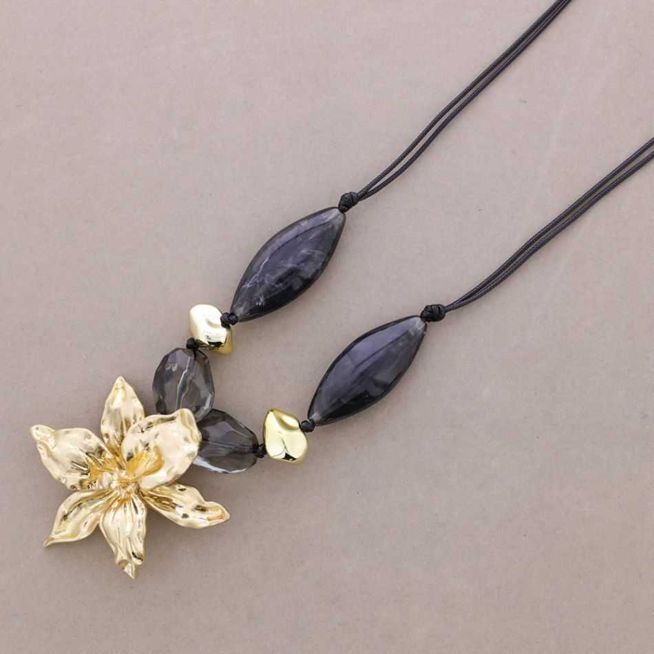 GARGANTILLA COLGANTE FLOR METAL CUENTAS RESINA