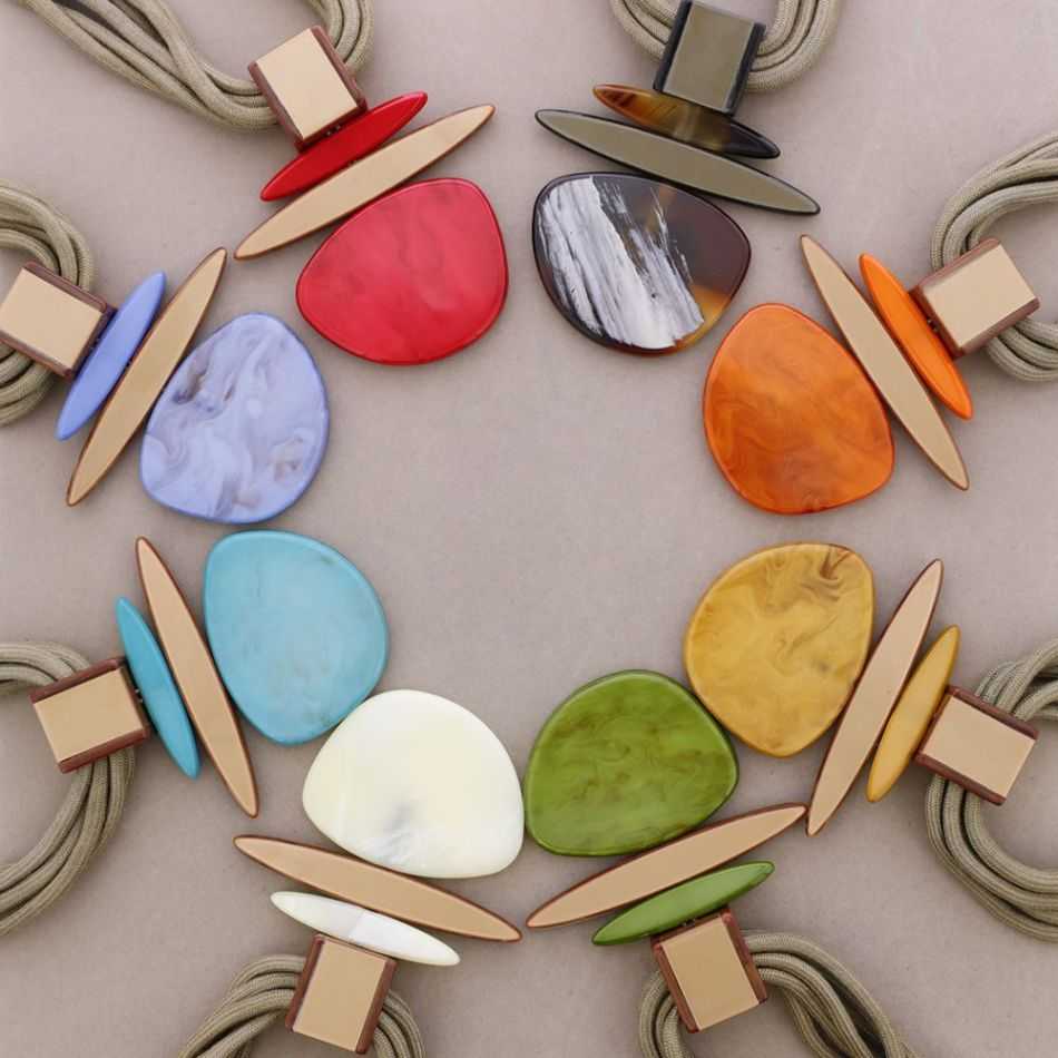 RESIN PENDANT CHOKER