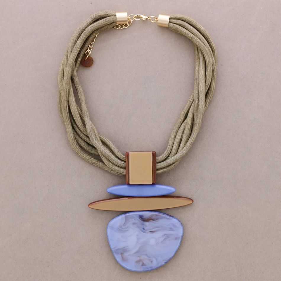 RESIN PENDANT CHOKER