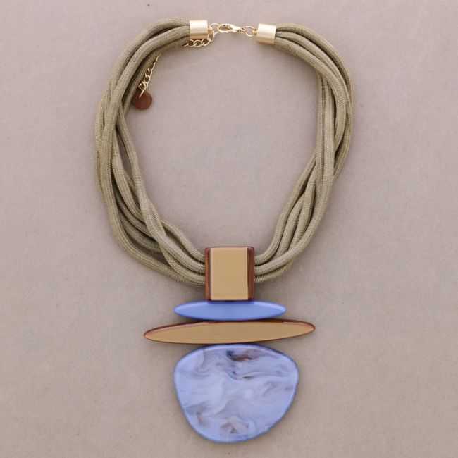 RESIN PENDANT CHOKER