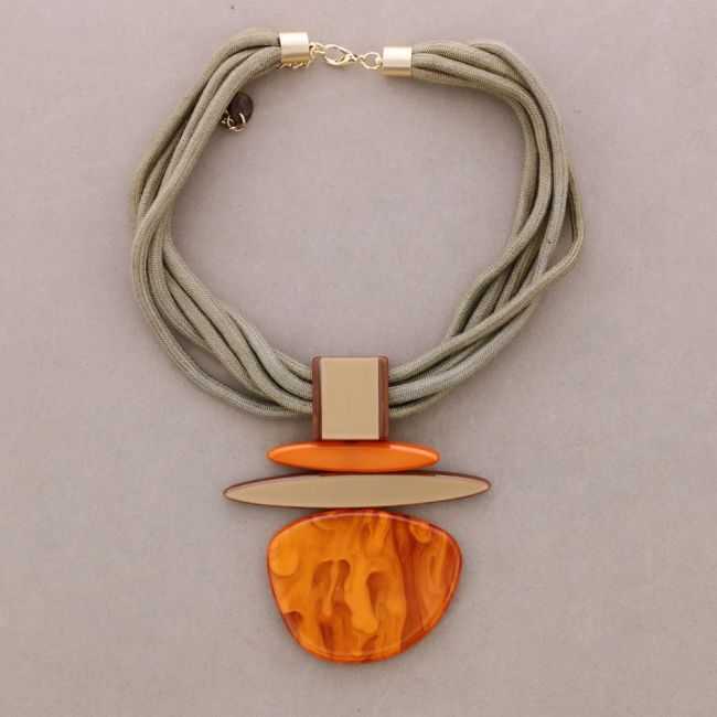 RESIN PENDANT CHOKER