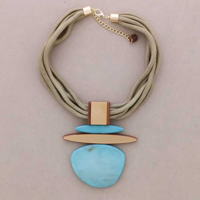 RESIN PENDANT CHOKER