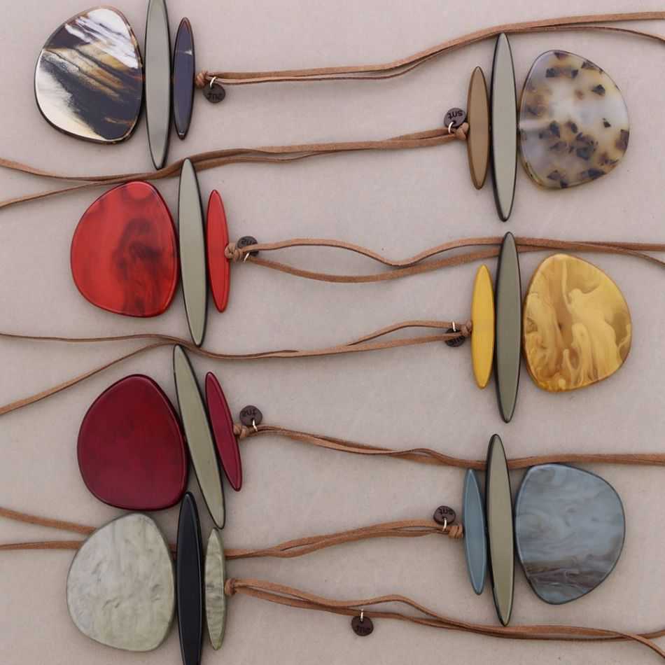 RESIN PENDANT NECKLACE