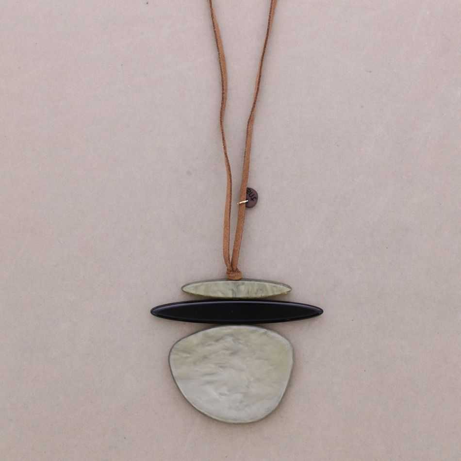 RESIN PENDANT NECKLACE