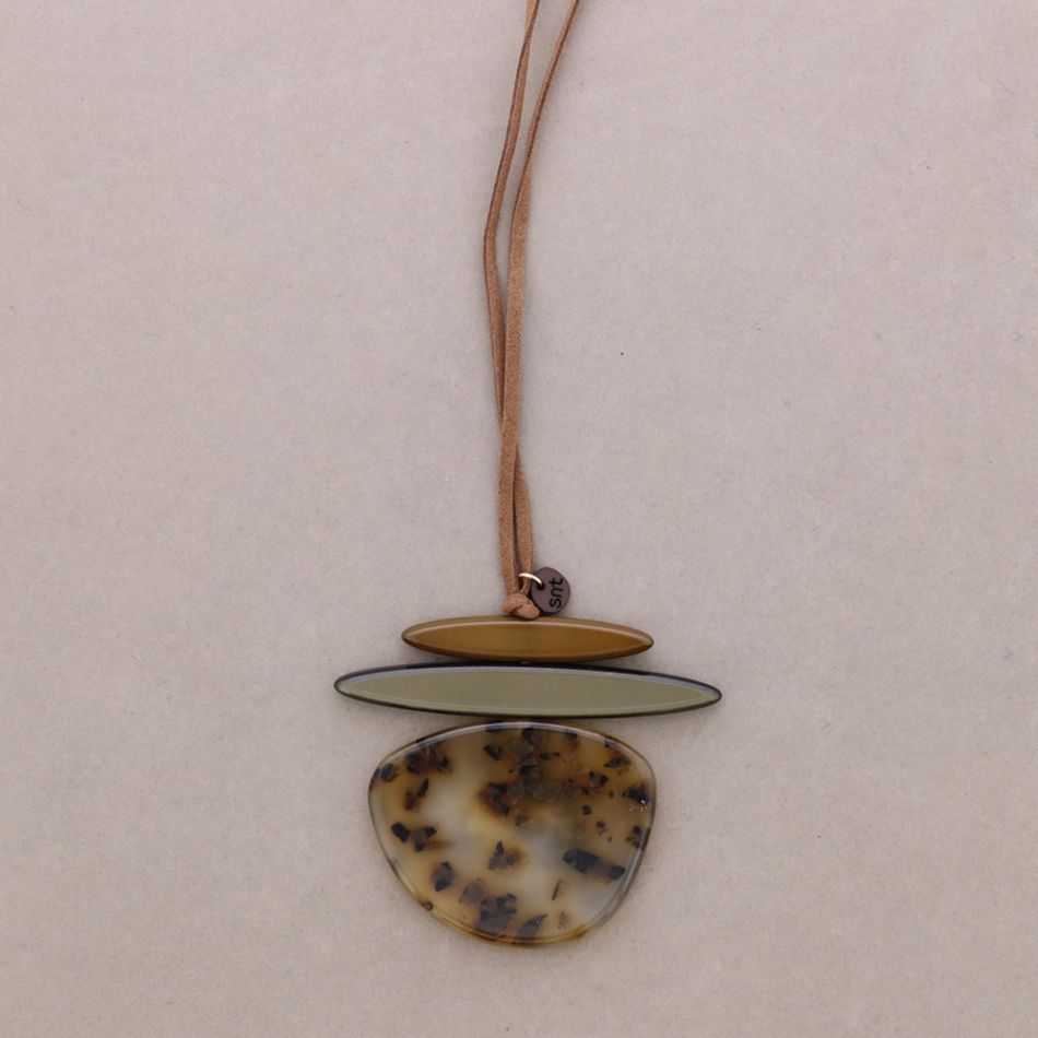 RESIN PENDANT NECKLACE