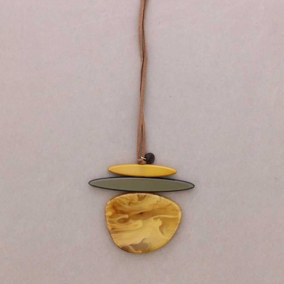 RESIN PENDANT NECKLACE