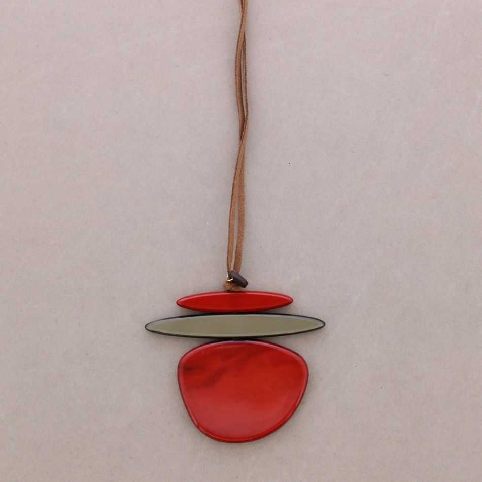 RESIN PENDANT NECKLACE