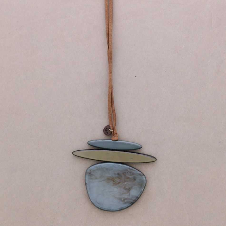 RESIN PENDANT NECKLACE